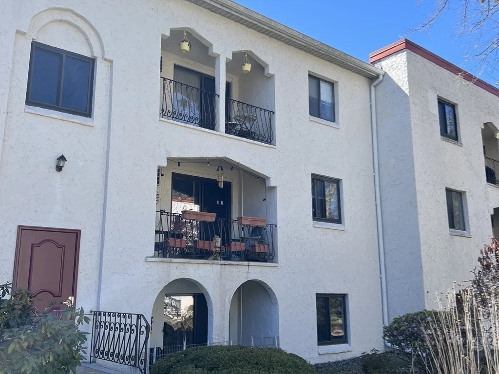 320 Fellsview Ter, Stoneham