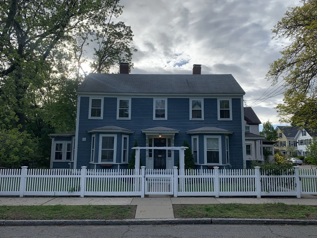 38 Park St, Medford