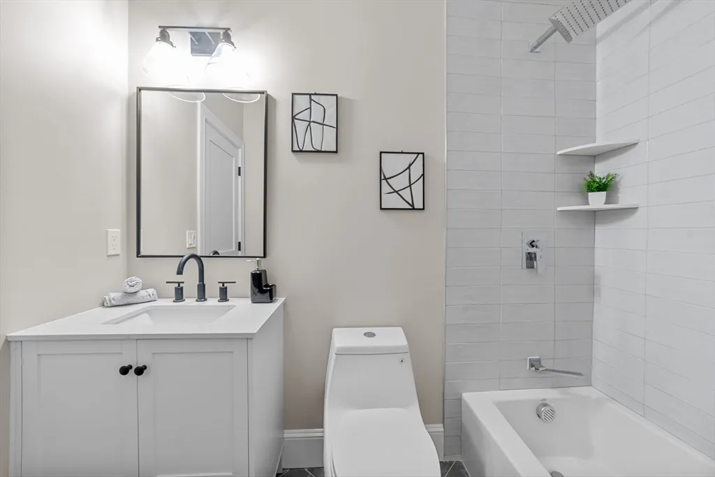 31 Boardman St, East Boston