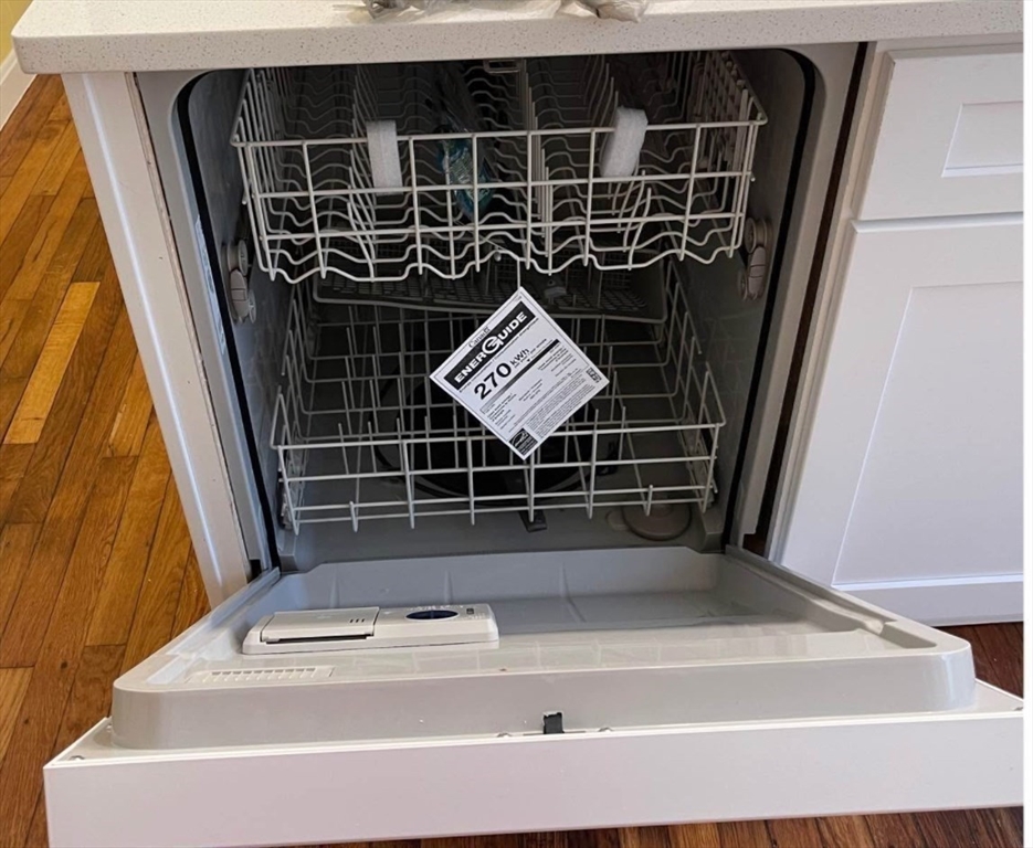 512 Pine St, Fall River