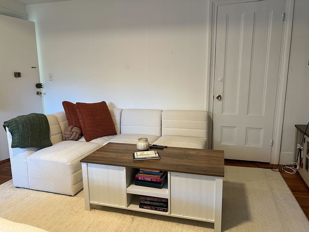 107 Charles St, Beacon Hill