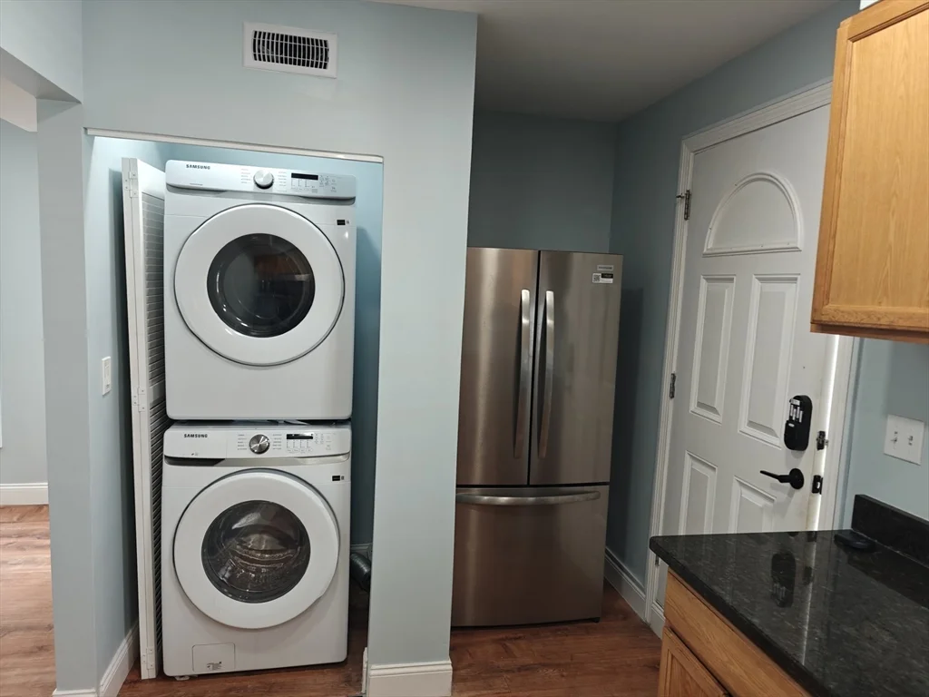 102 Mount Pleasant Ave, Roxbury