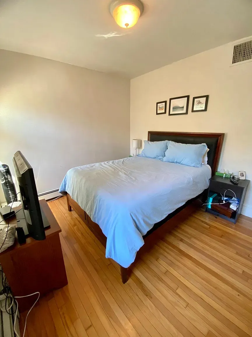 33 Main St, Winter Hill