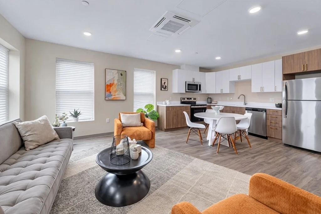 375 Cummins Highway, Roslindale