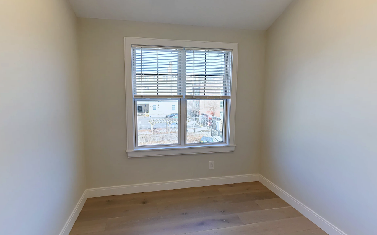 32 Cummins Highway, Roslindale