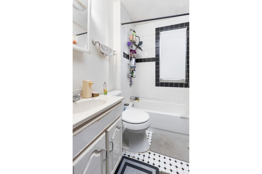 34 Belknap St, West Somerville