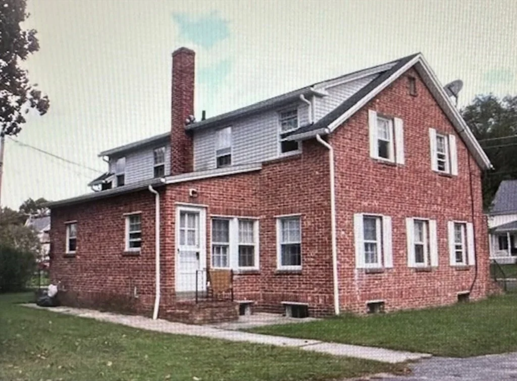 144 Linwood St, Uxbridge