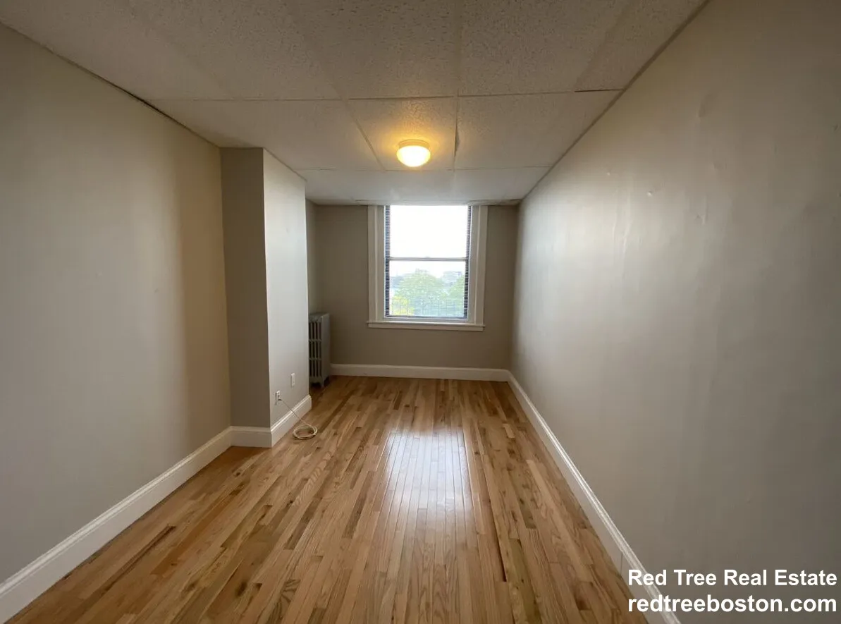 649 Washington St, Oak Square