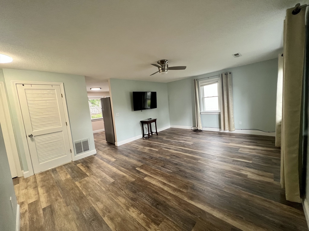 103 Main St, Pepperell