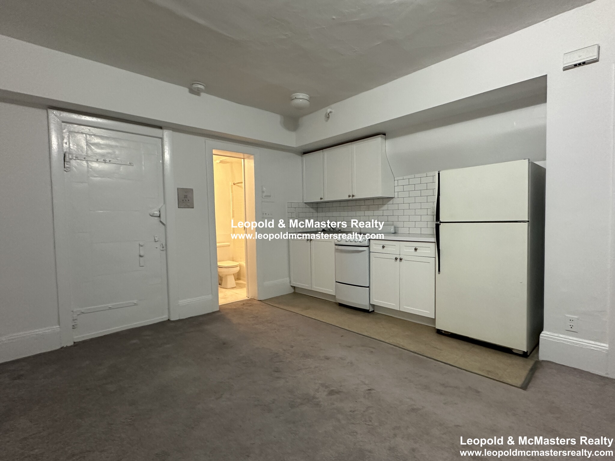 Studio bed, 1 bath apartment for rent at 24 Mount Vernon St Unit B1, Beacon Hill — photo 4 of 6
