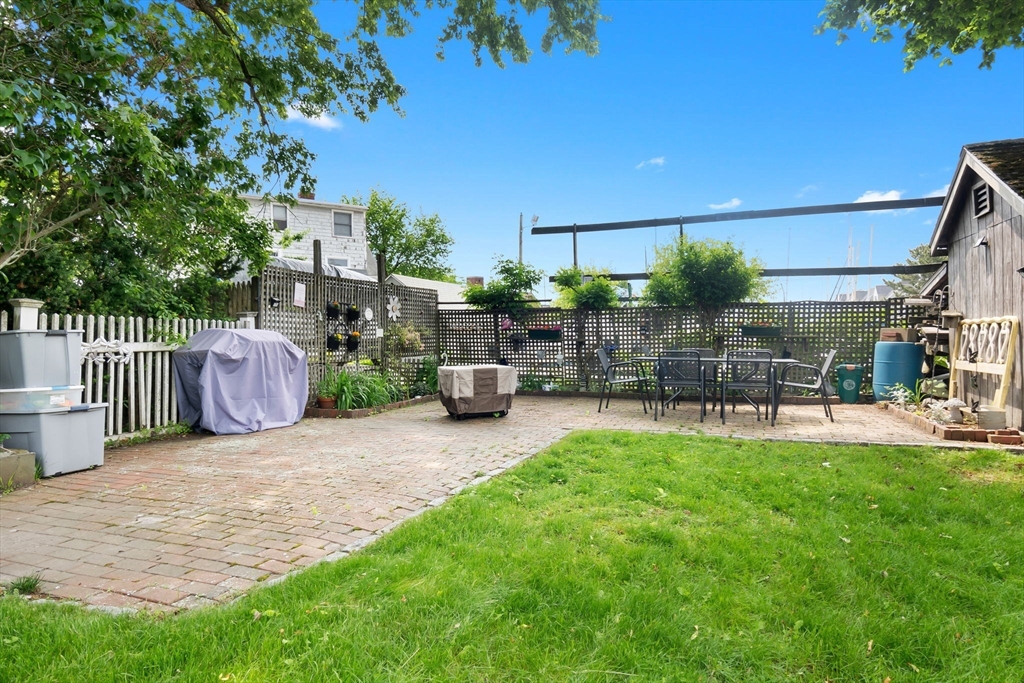 17 Lothrop St, Beverly Cove