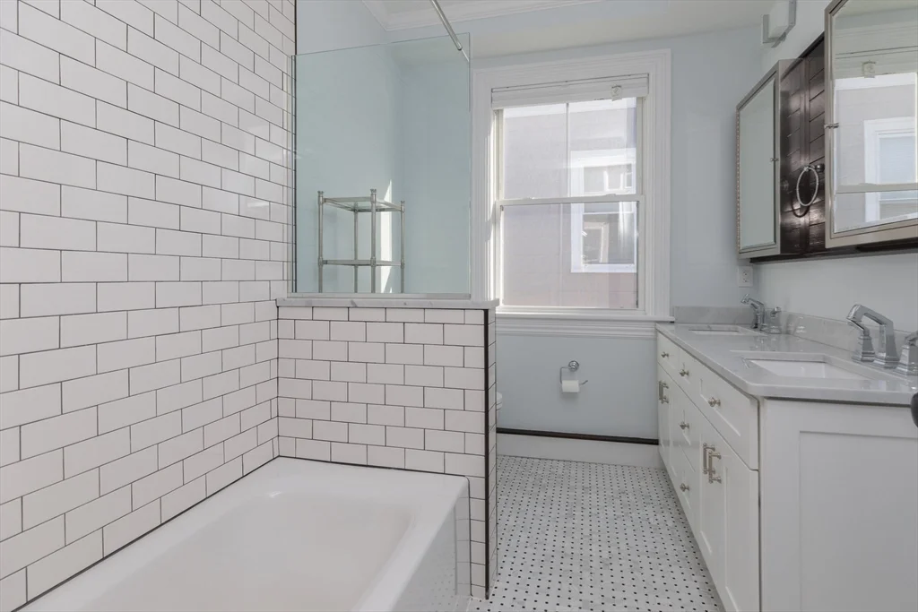 27 Howland St, Roxbury