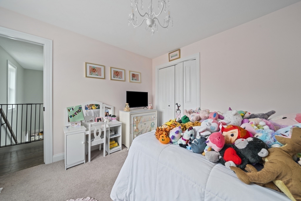 8 Old Field Way, Lakeville