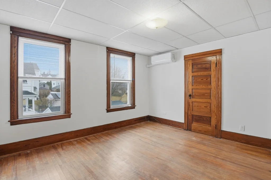 34 King Philip Rd, Worcester