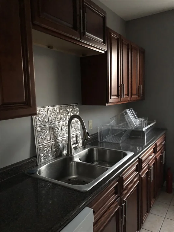 403-405 W Clinton St, West