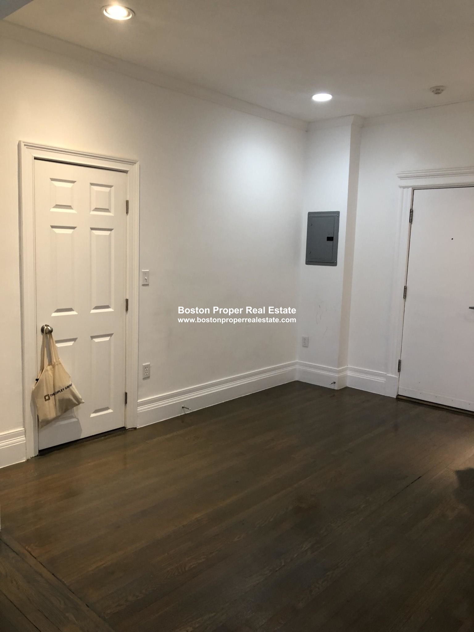 106 Queensberry St, Fenway