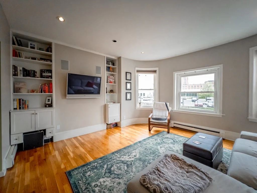 122 Day St, Jamaica Plain