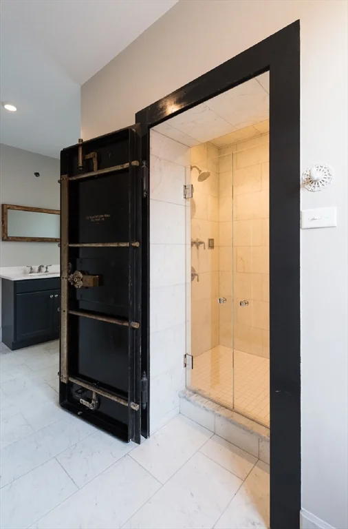 6 Main St Ext, Downtown