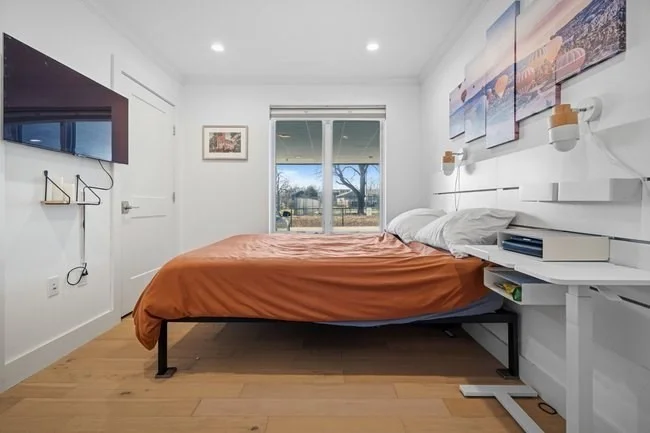 946 Saratoga St, East Boston