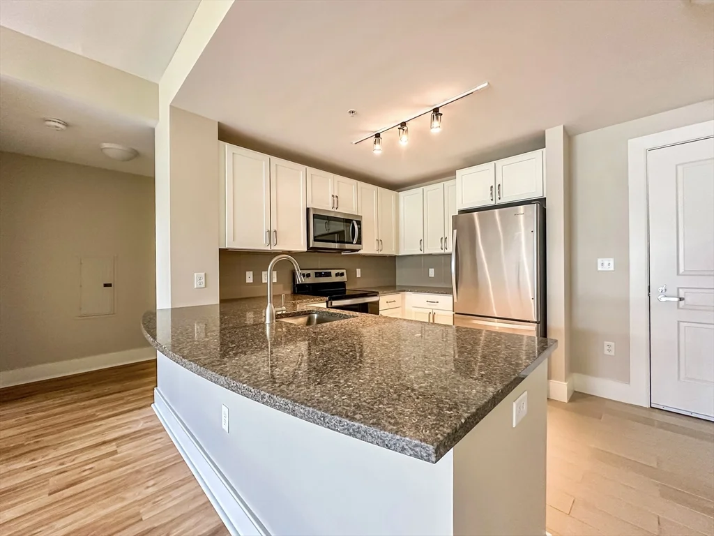 25 Stonehaven Dr, Weymouth