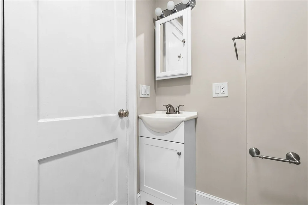 28 Poplar St, Danvers