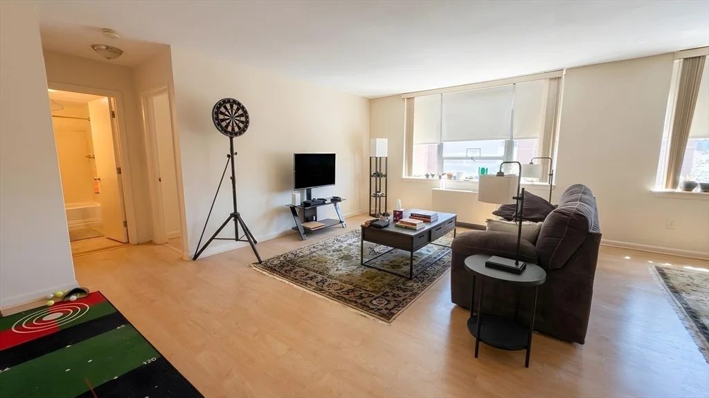 20 Hammond Pond Pkwy, Chestnut Hill
