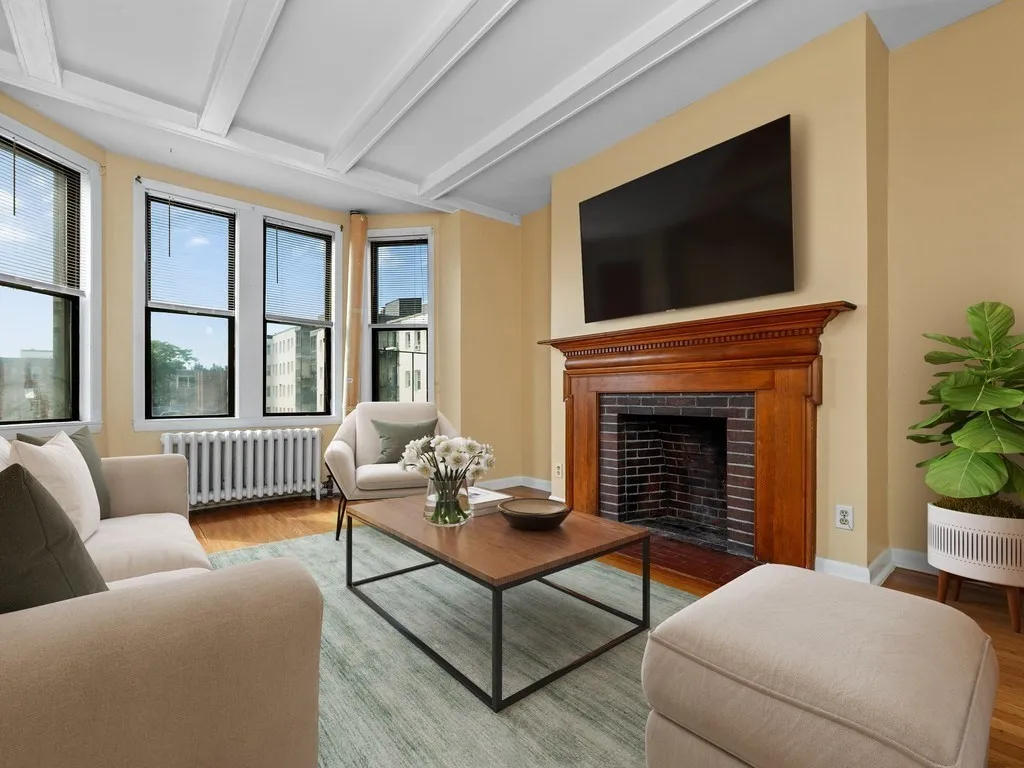 4 Commonwealth Ct, Brighton