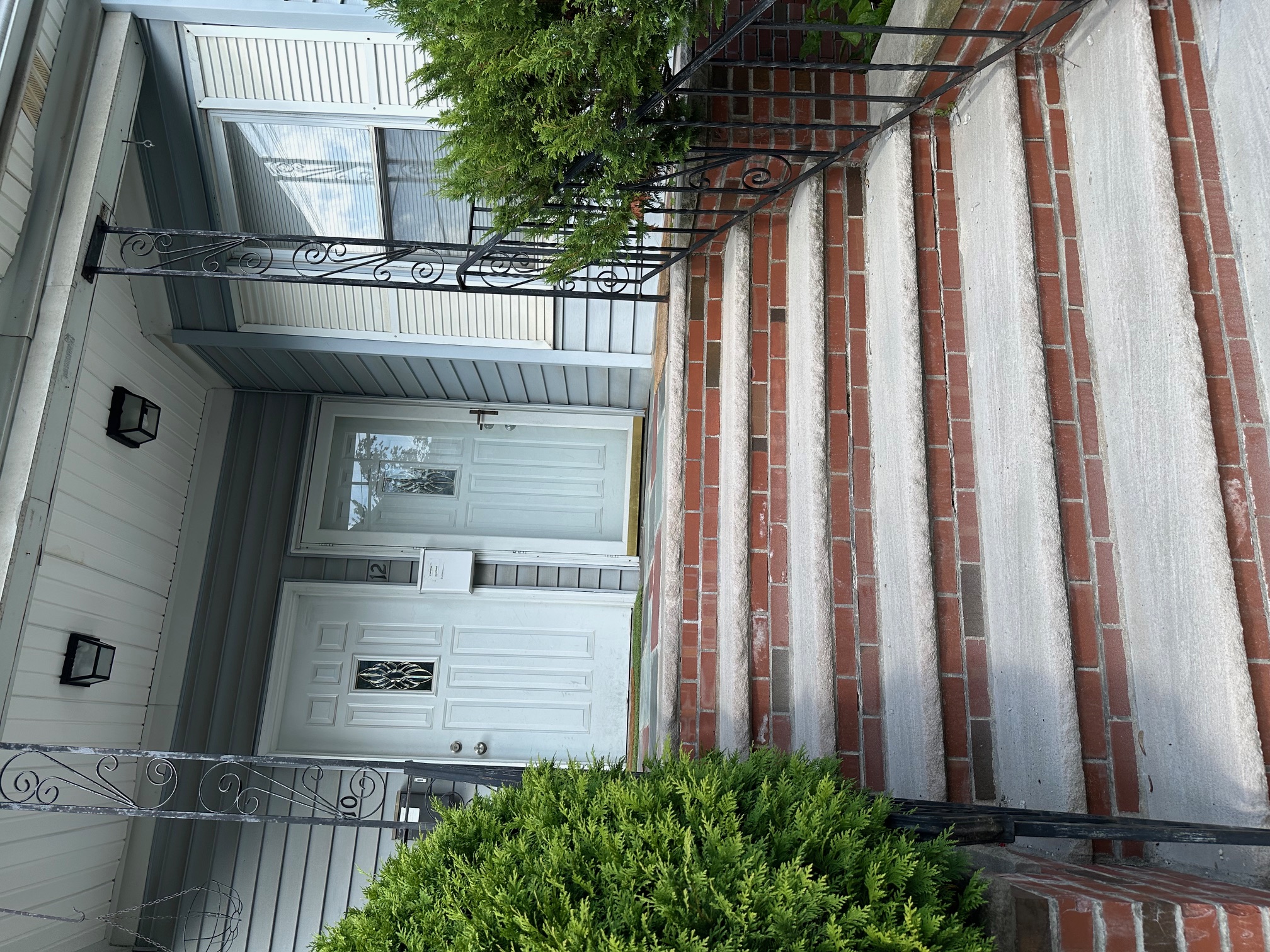 12 Sumner Ave, Medford