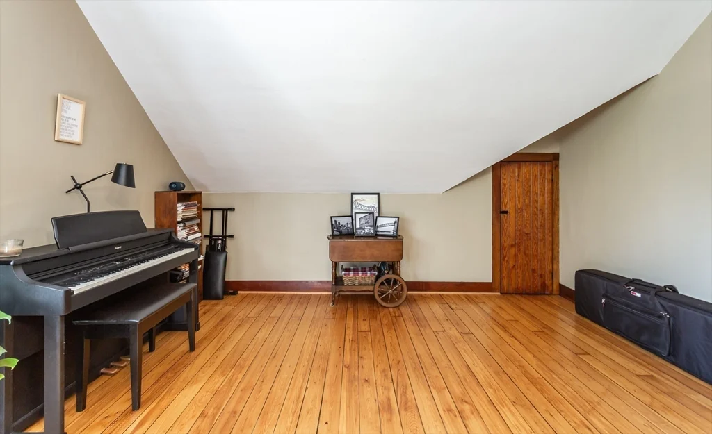 256 Maple St, Fall River