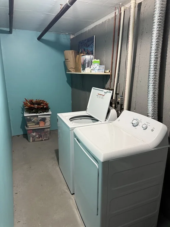 124 Tennis Plaza Rd, Dracut