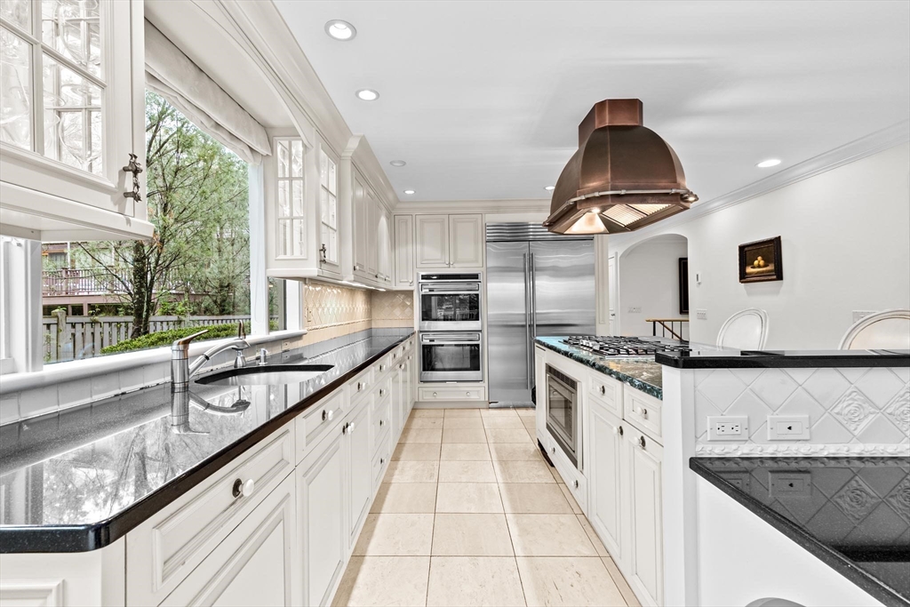 25 Laurus Ln, Newton