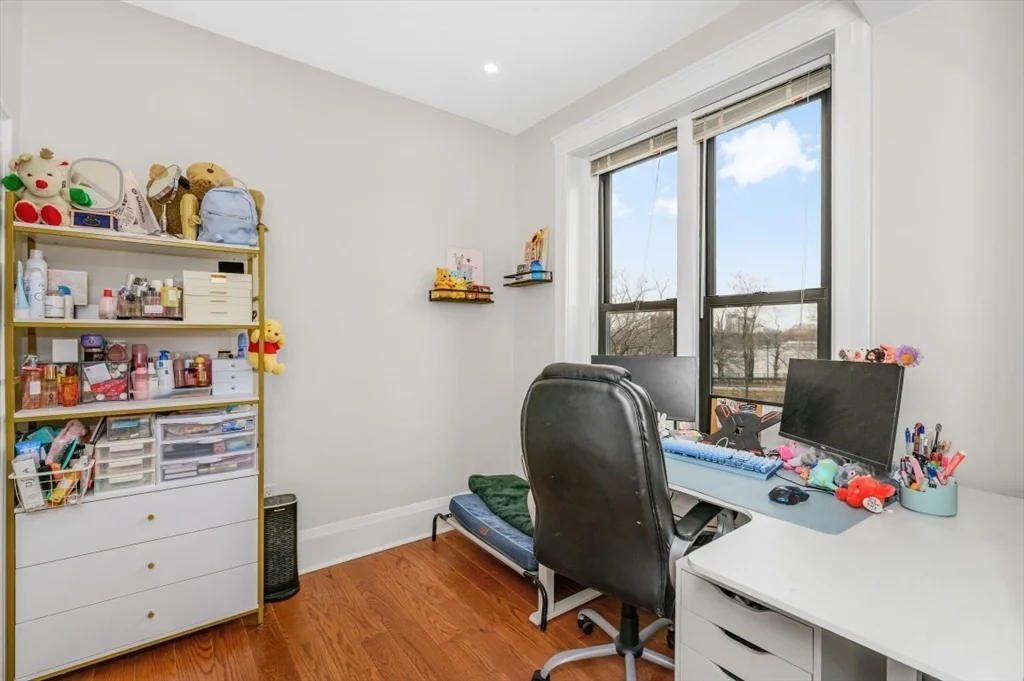 25 Bay State Rd, Back Bay