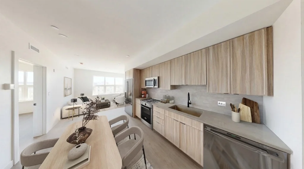 75 Willow Ct, Dorchester