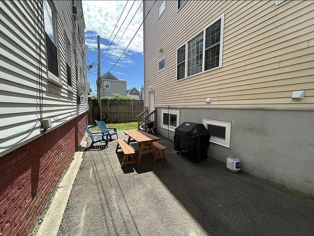 20R Cross St, East Somerville