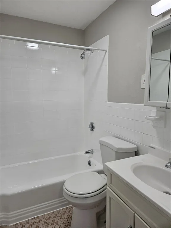 572 Cummins Highway, Mattapan