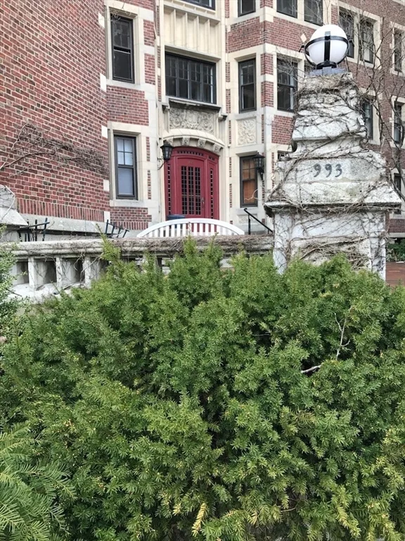 993 Memorial Dr, West Cambridge