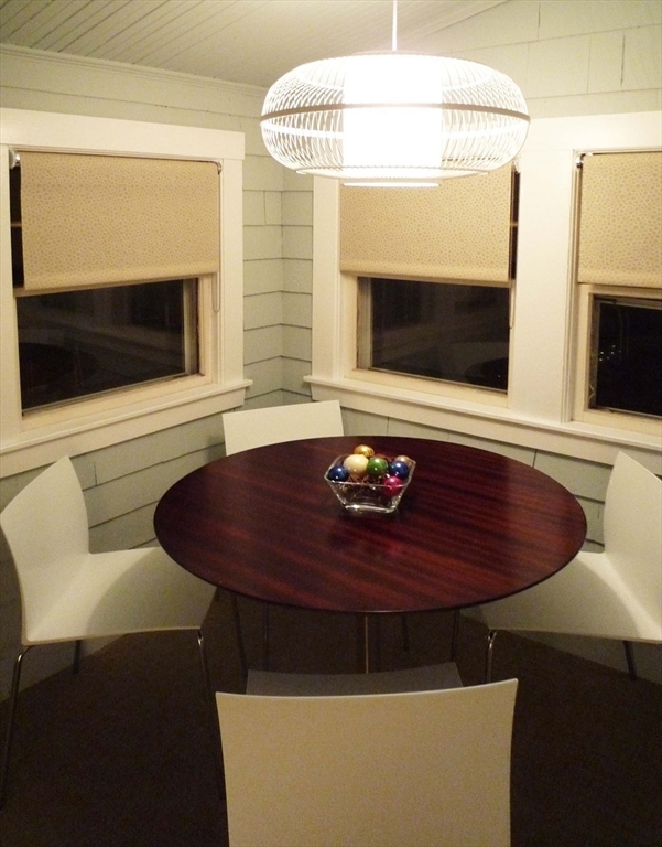 9 Irvington Rd, West Somerville