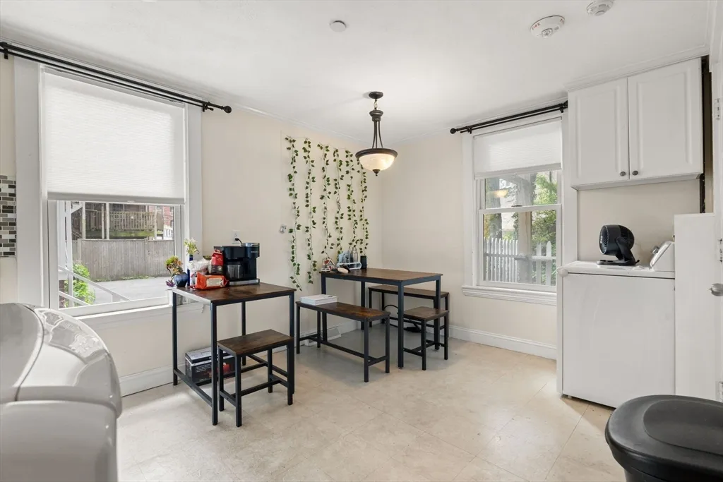 12 Perry St, Central Village