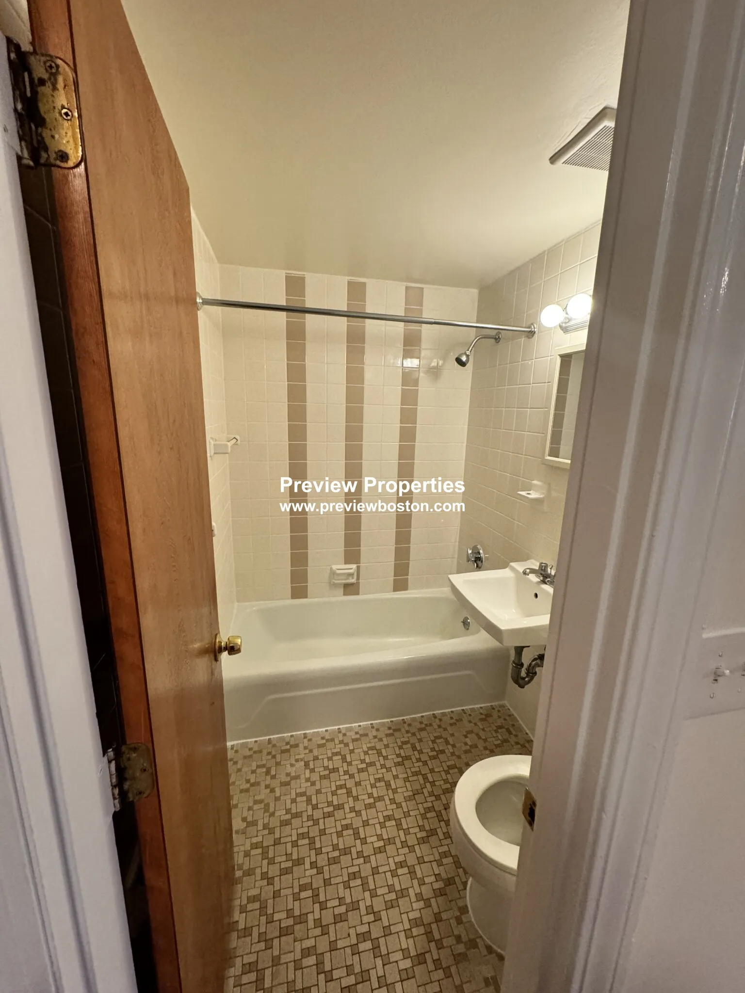 180 North Beacon St, Brighton