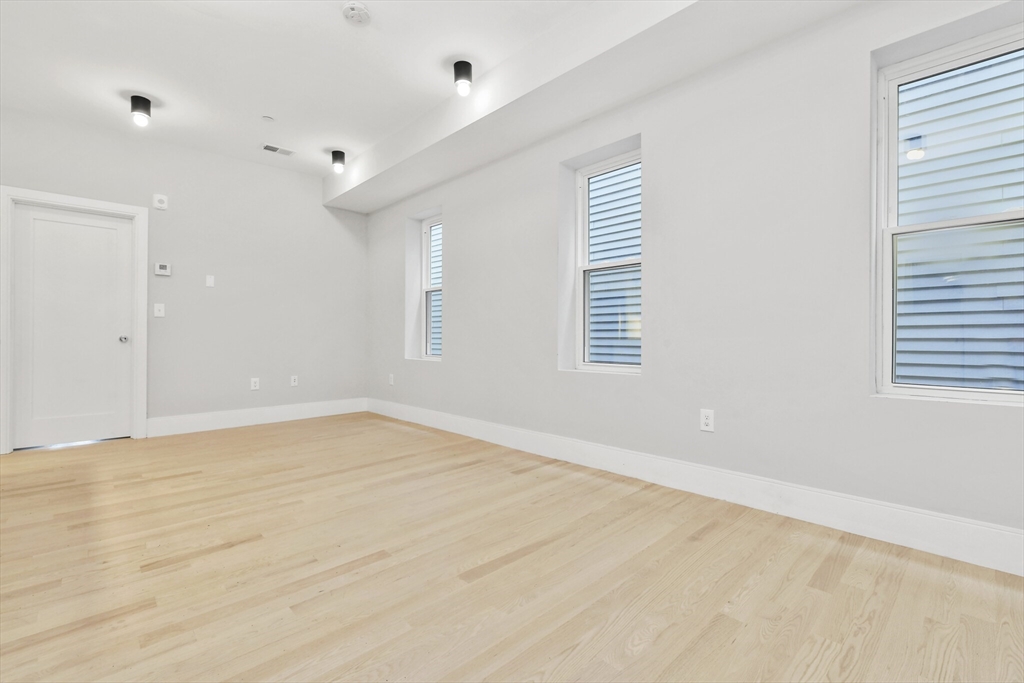 184 Paris St, East Boston