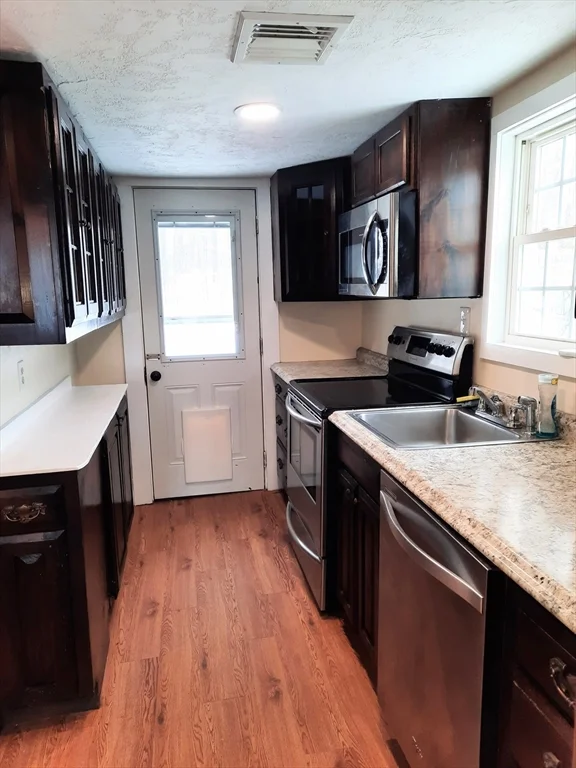 11 North Boundary Rd, Pembroke