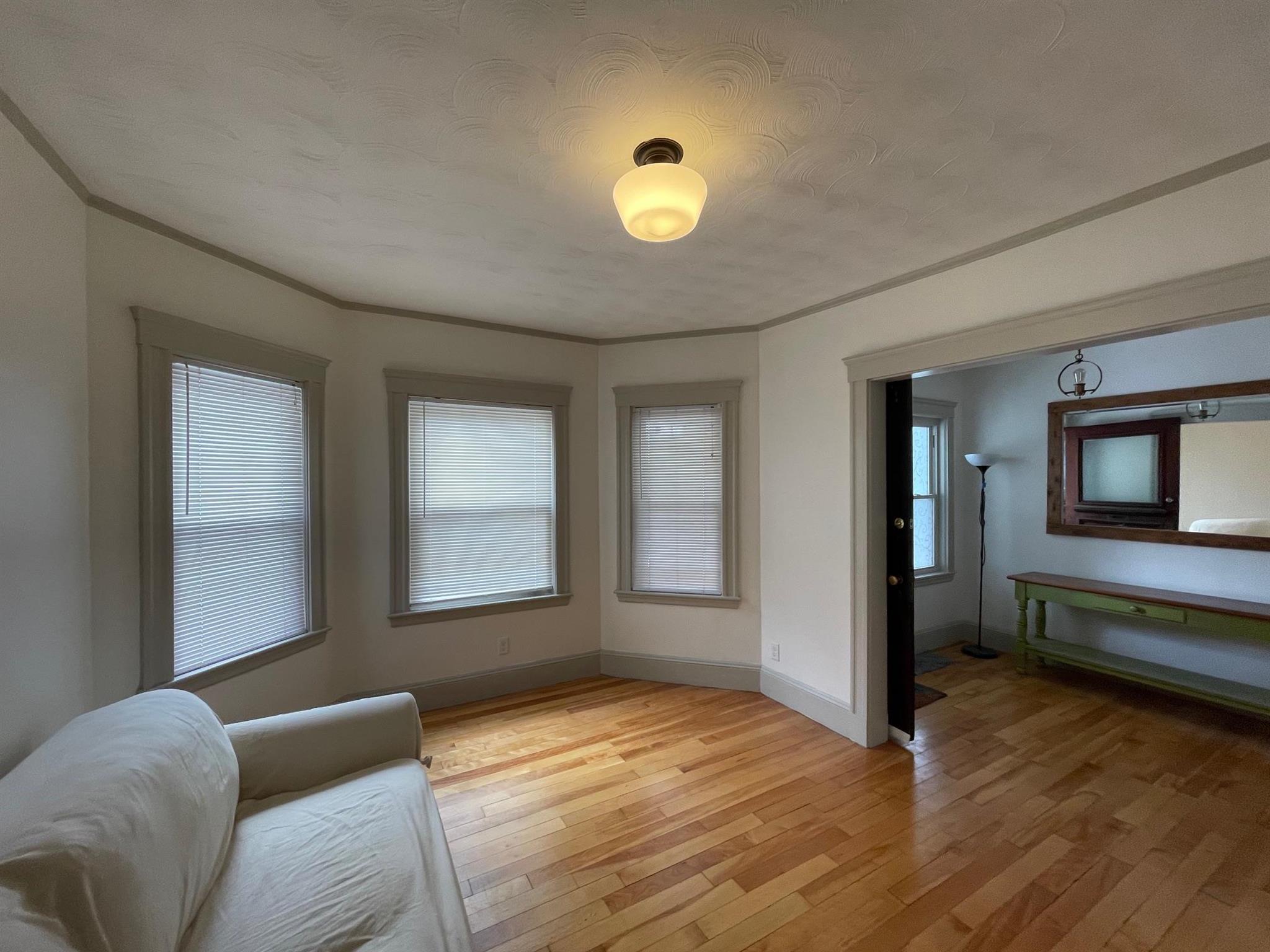 11 Benton Rd, South Medford