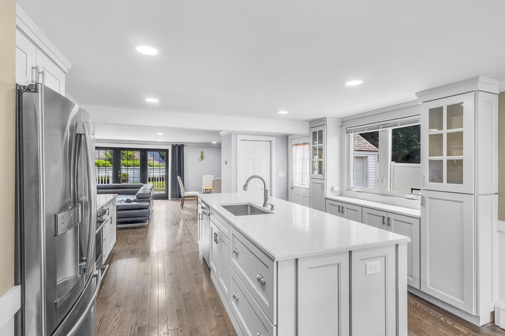 4 Oakridge Ave, Natick