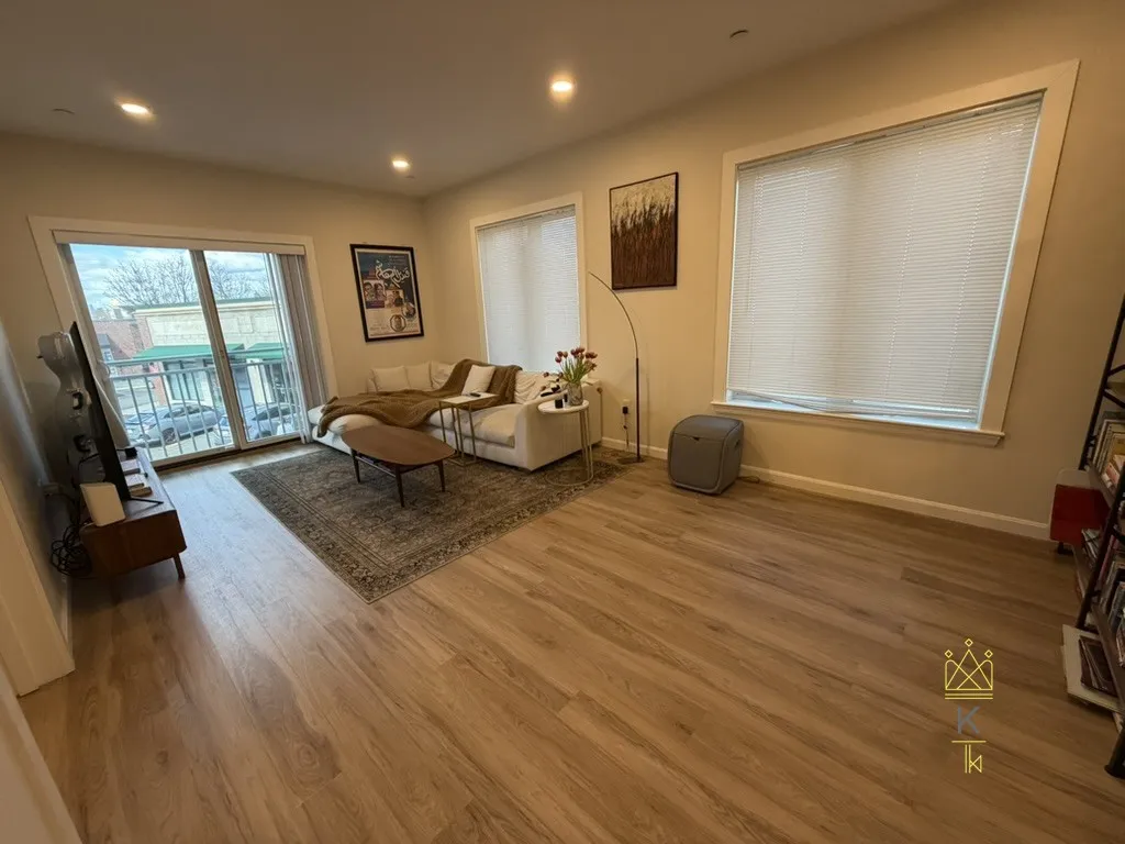 458 Washington St, Brighton