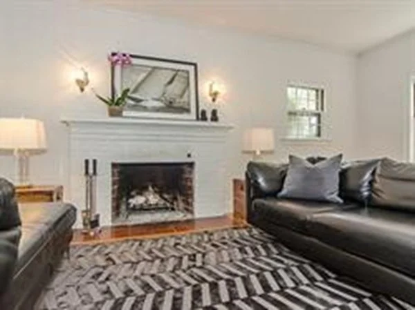 381 Vfw Pkwa, Chestnut Hill