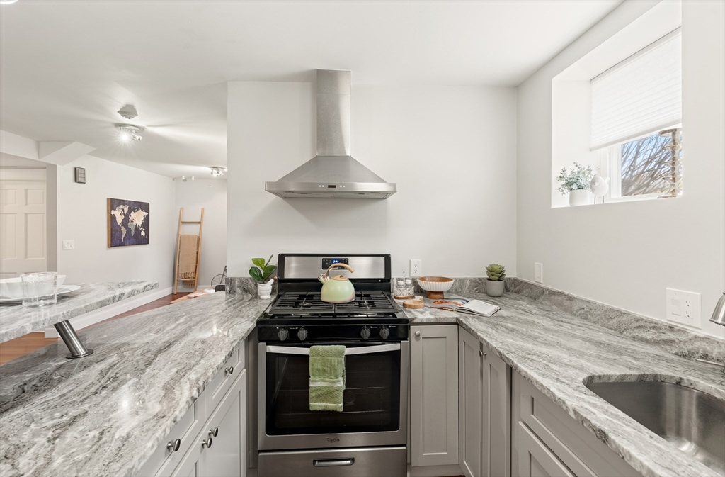 15 Millmont St, Roxbury