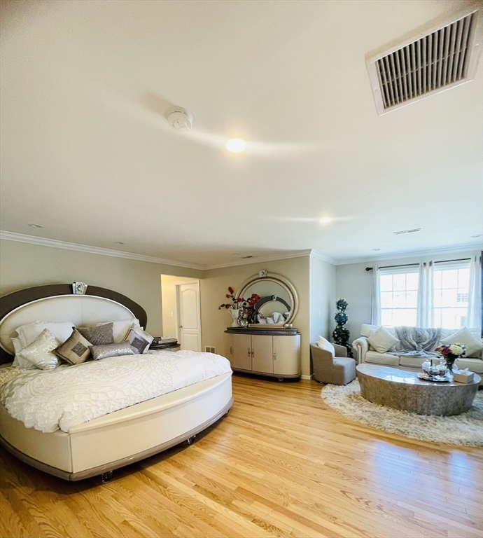 10 Sheryl Dr, Shrewsbury