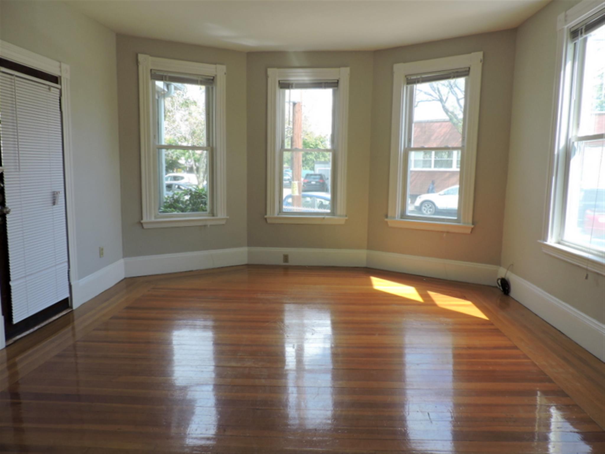 1.5 bed, 1 bath apartment for rent at 140 Holland St Unit 1, Davis Square — photo 3 of 10