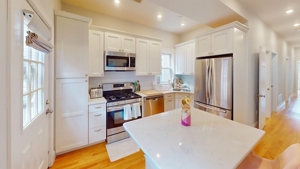 61 Havre St, East Boston