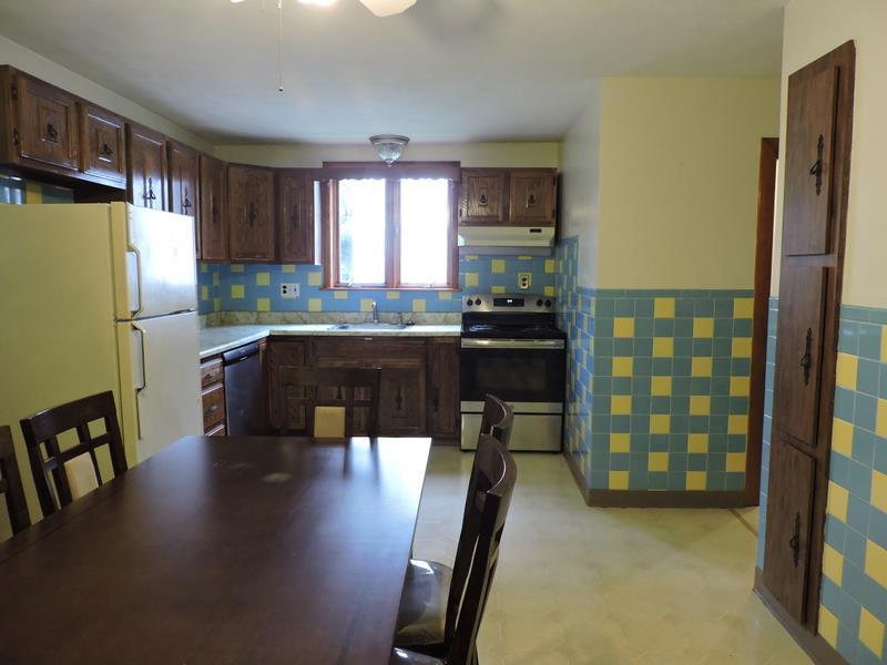1.5 bed, 1 bath apartment for rent at 64 Thurston St Unit 1A, Winter Hill — photo 2 of 11